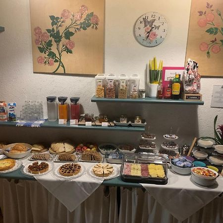 Hotel Garni Delle Rose Сенига Экстерьер фото