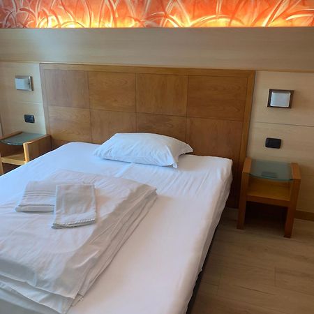 Hotel Garni Delle Rose Сенига Экстерьер фото