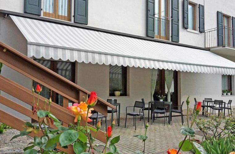 Hotel Garni Delle Rose Сенига Экстерьер фото