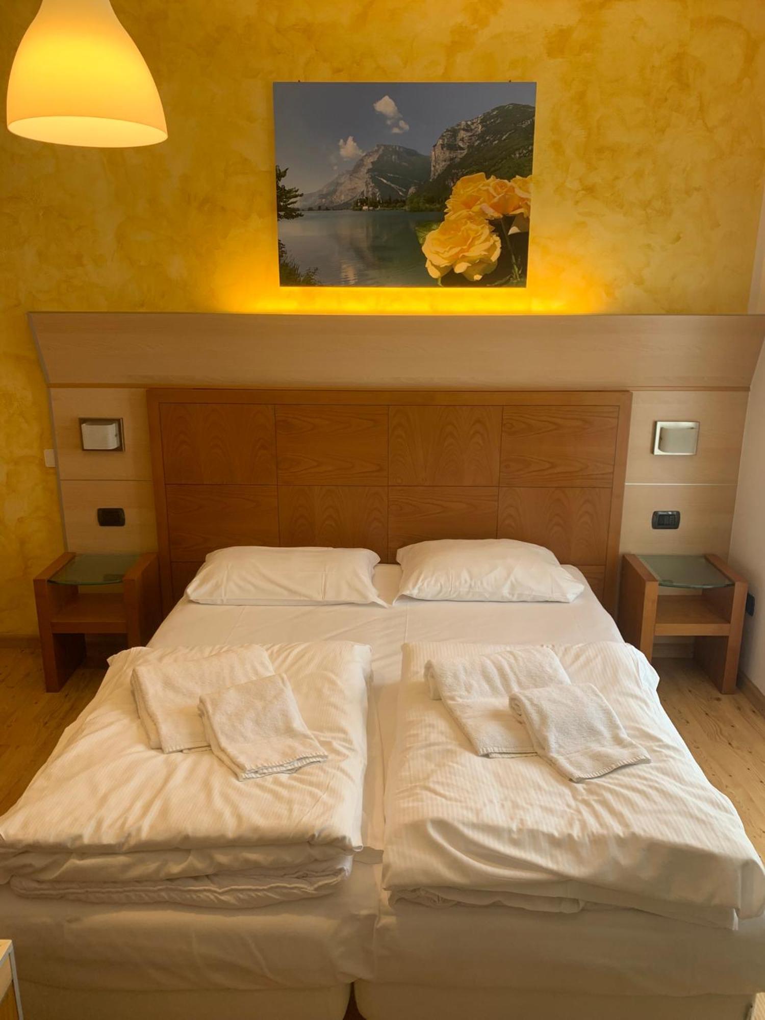 Hotel Garni Delle Rose Сенига Экстерьер фото