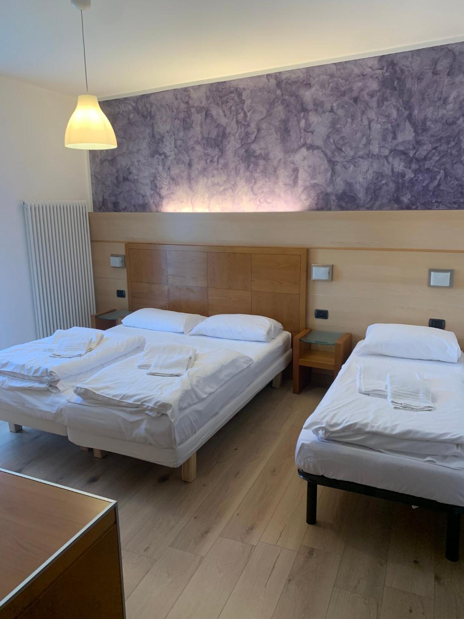 Hotel Garni Delle Rose Сенига Экстерьер фото