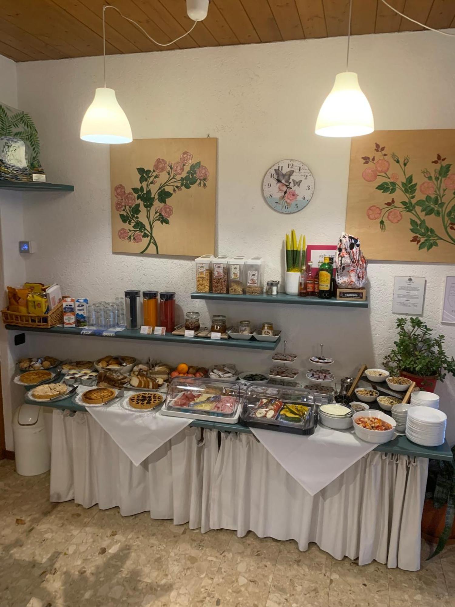 Hotel Garni Delle Rose Сенига Экстерьер фото