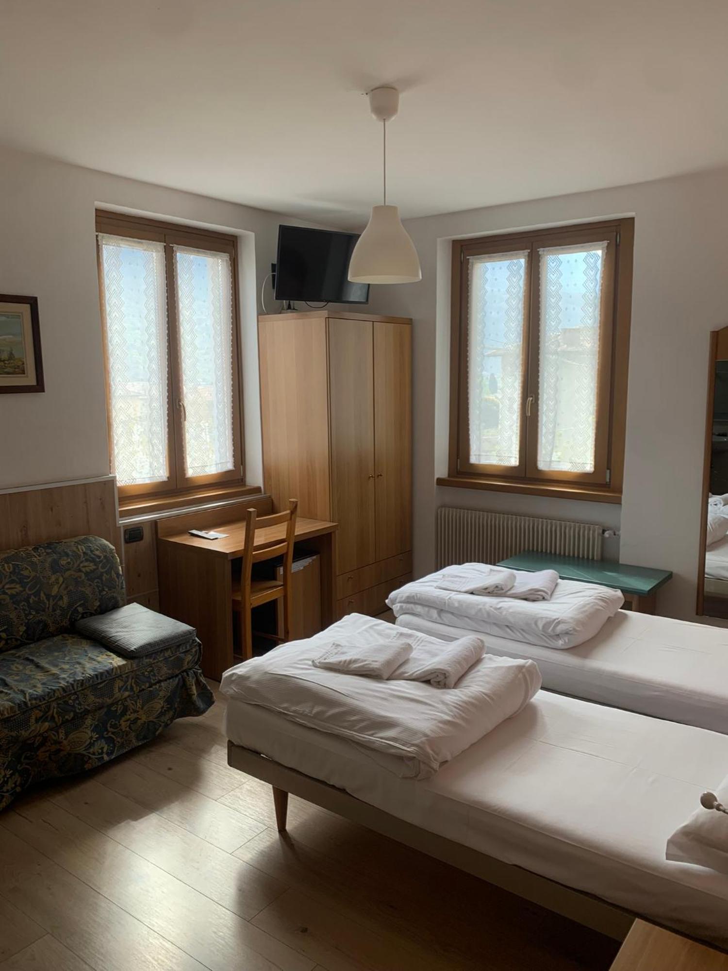 Hotel Garni Delle Rose Сенига Экстерьер фото