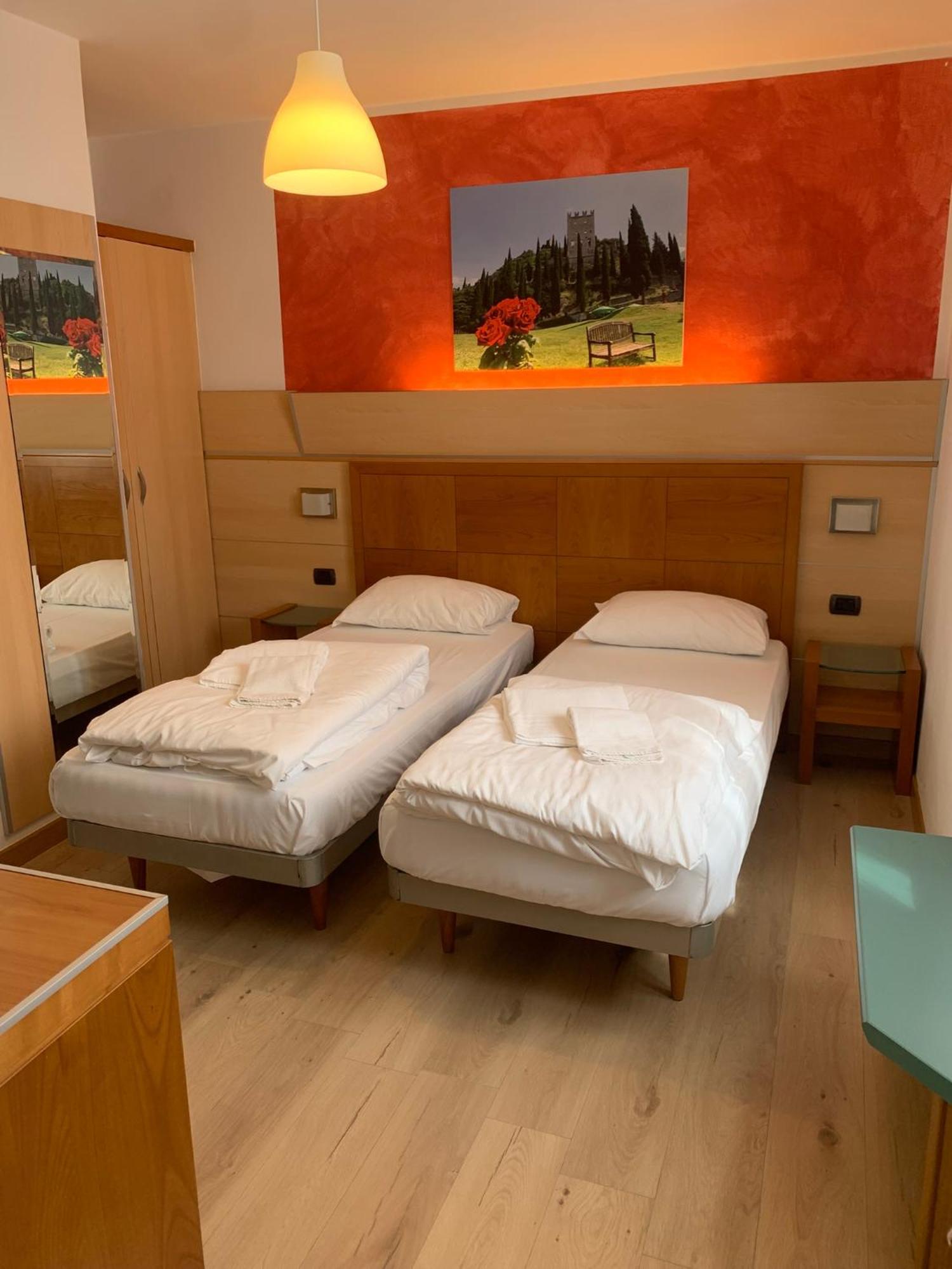 Hotel Garni Delle Rose Сенига Экстерьер фото